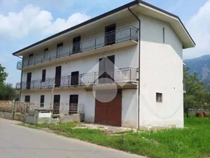 Casa con 10 locali in vendita in Viale Moiano, Airola