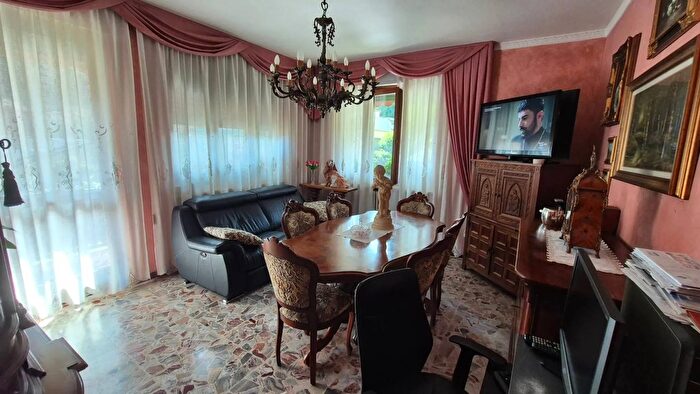 Appartamento con 5 locali in vendita in Via Morgiazzi Varallo Vercelli, Varallo