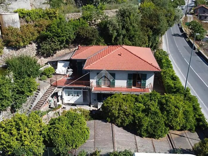 Casa con 9 locali in vendita in Corso della Repubblica, Camporosso