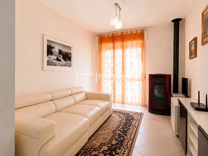 Appartamento quadrilocale in vendita in Via delle Primule, Montevecchia