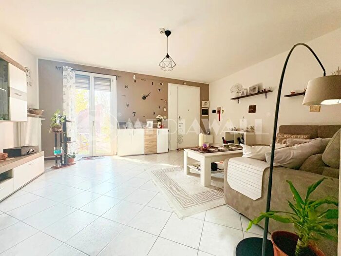 Casa con 10 locali in vendita in Via Vallenoncello, Pordenone