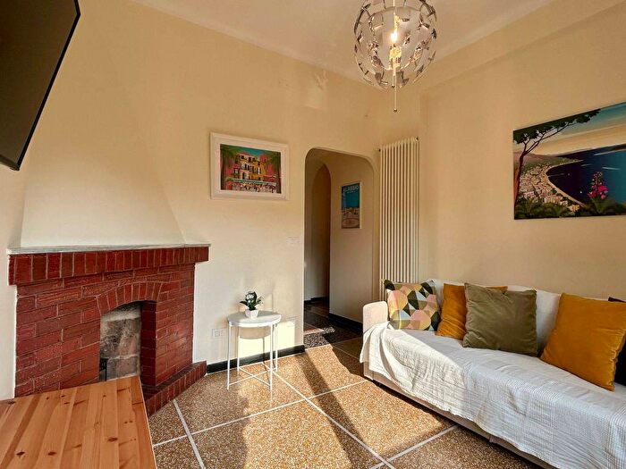 Appartamento trilocale in affitto in Piazza SantAmbrogio, Centro, Alassio