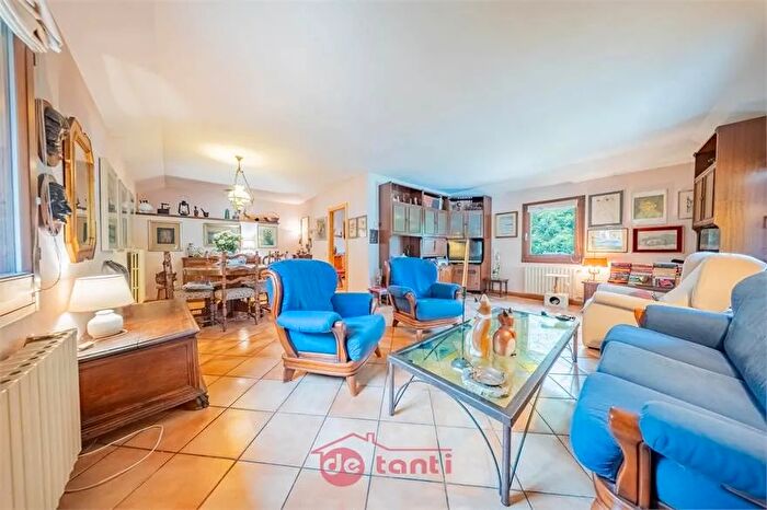 Appartamento con 7 locali in vendita in Strada Nazionale Piuro So, Piuro