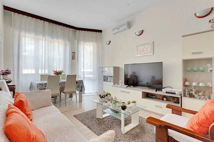 Appartamento quadrilocale in vendita in Via Berna, Milano