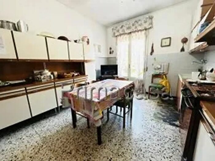 Appartamento con 5 locali in vendita in Viale Manzoni, Carpi