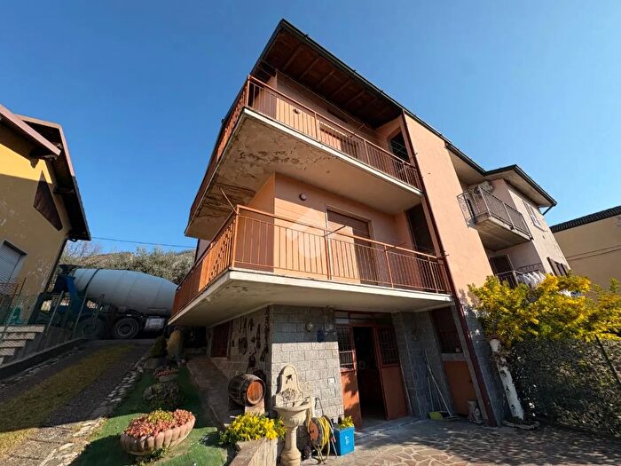 Casa trilocale in vendita in Via Ghiacciaia, Sarnico