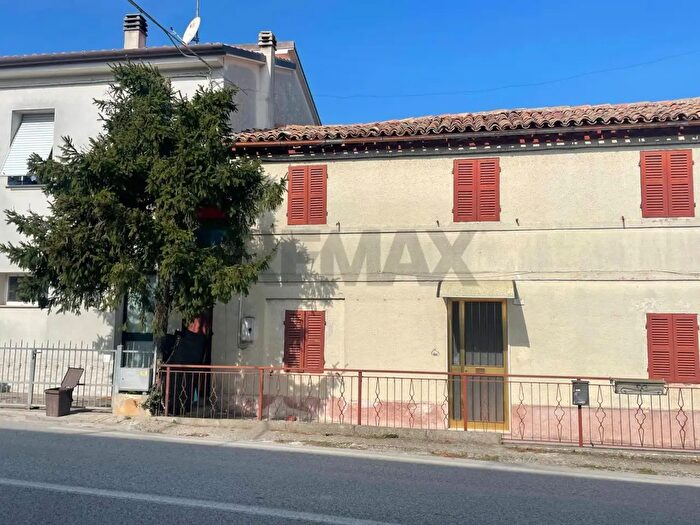 Casa con 5 locali in vendita in Via FLli Rosselli, Santa Maria Nuova