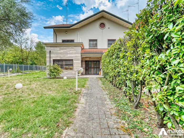 Casa con 5 locali in vendita in Via Arcide Cristei, Segrate