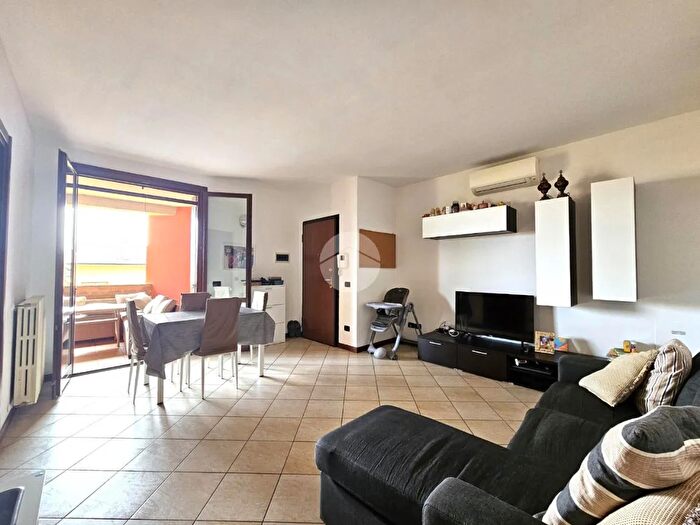 Appartamento trilocale in vendita in Via Peschiera, Curtatone