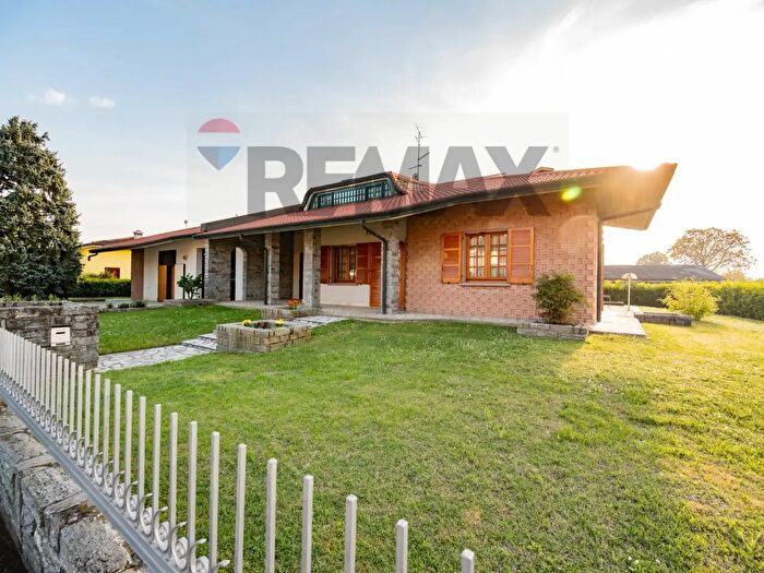 Casa con 5 locali in vendita in Via Vincenzo Bellini, Luzzara