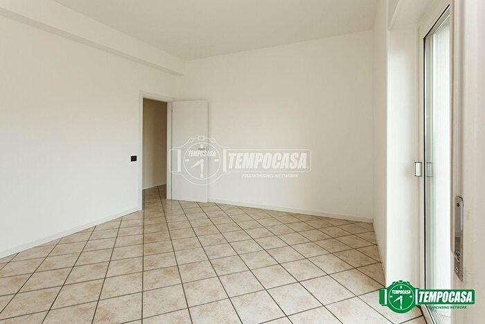 Appartamento trilocale in vendita in Via Zanica, Bergamo