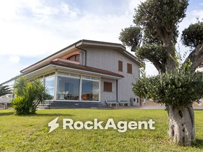 Casa con 5 locali in vendita in Via Canalicchio, Staletti