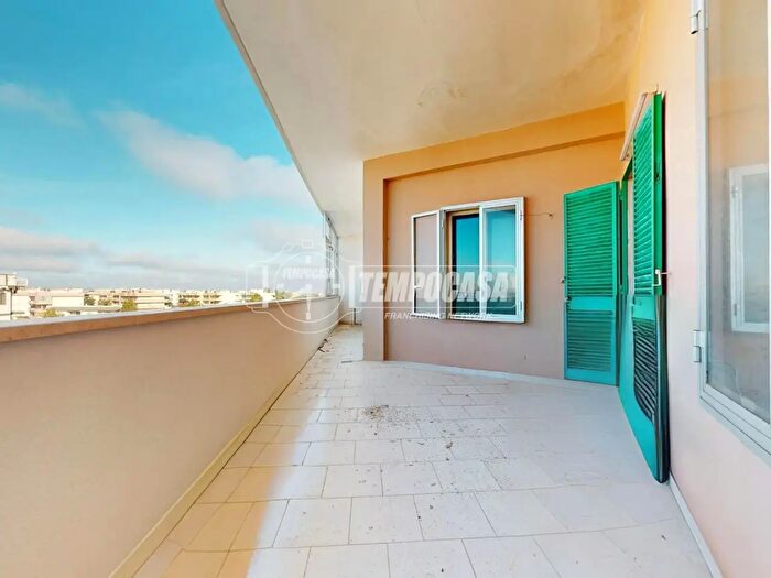 Appartamento con 8 locali in vendita in Via Luigi Cadorna, Castellana Grotte