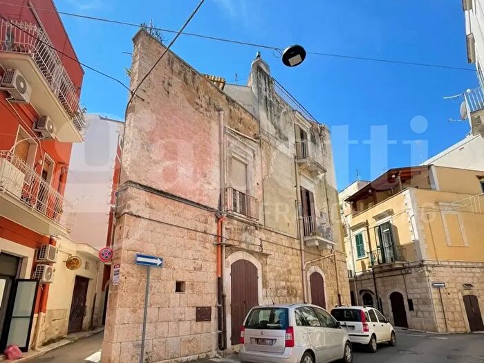 Appartamento in vendita in Zona Piazza M Buonarrotti, Corato