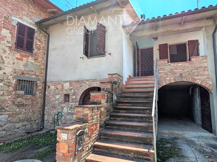 Casa trilocale in vendita in Castiglione Del Lago