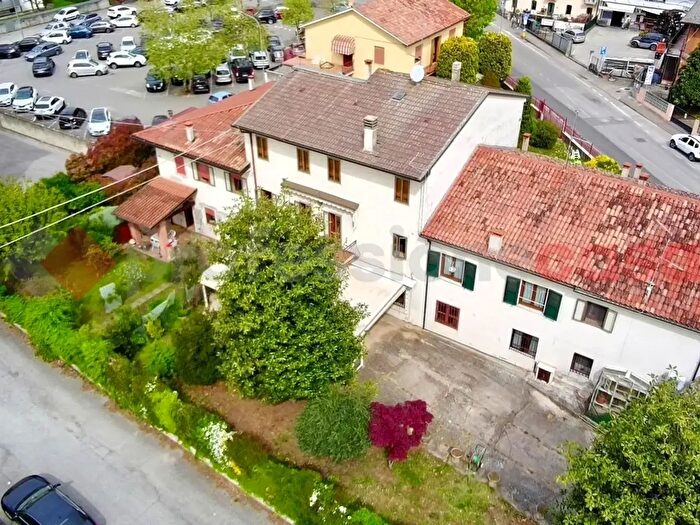 Casa quadrilocale in vendita in Via Circonvallazione, Lonigo