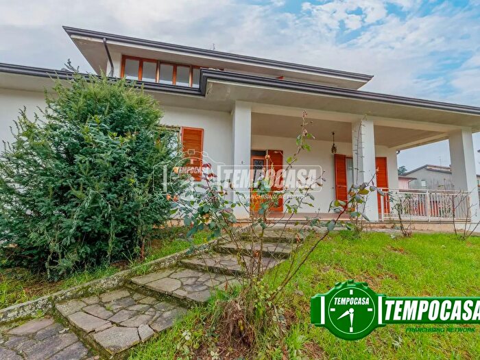 Appartamento con 5 locali in vendita in Via Giacomo Brodolini, Vigolzone