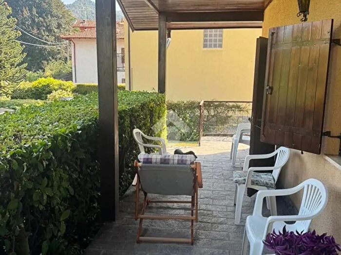 Casa bilocale in vendita in Via Volta, Alta Valle Intelvi
