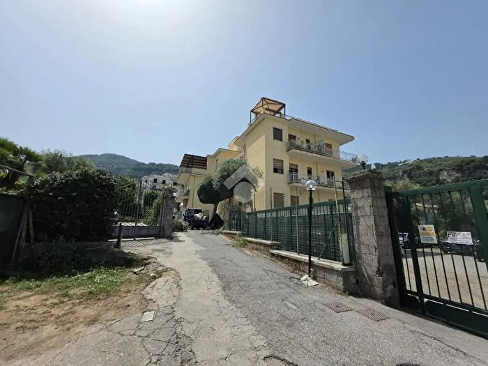 Appartamento quadrilocale in vendita in Via Atigliana, Sorrento