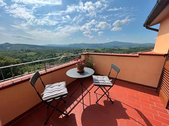 Appartamento trilocale in vendita in Via Pietro Vannucci b, Panicale