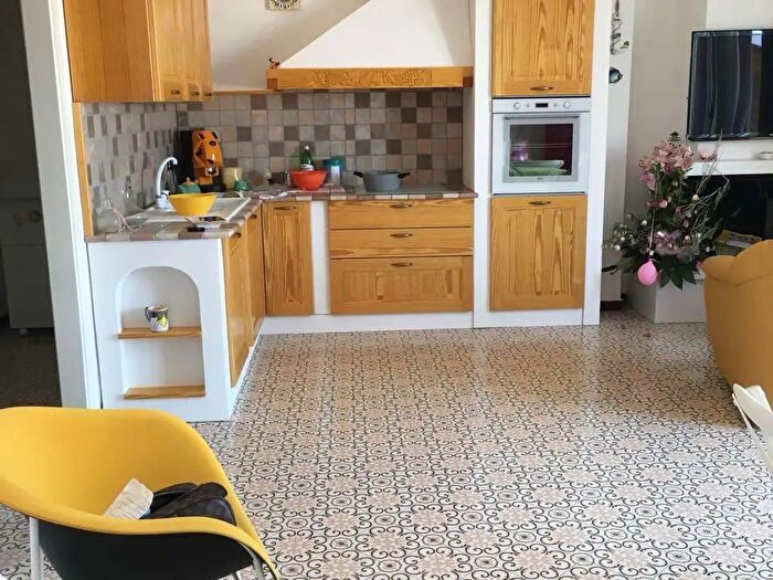 Appartamento con 5 locali in vendita in Piazza Bergamo, Mondragone