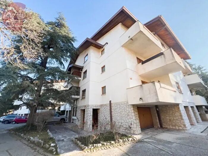 Appartamento con 6 locali in vendita in Via dellHermada, Trieste