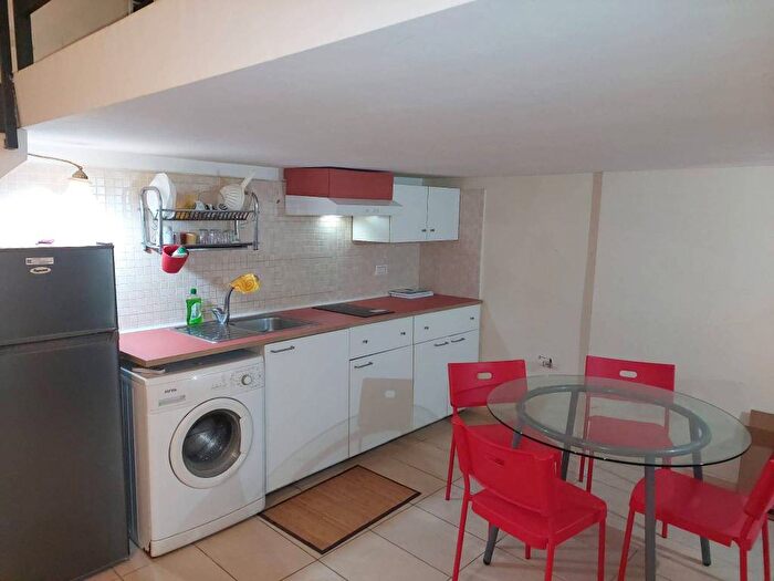 Appartamento monolocale in affitto in Vico Bagnara, Monte Santo, Napoli