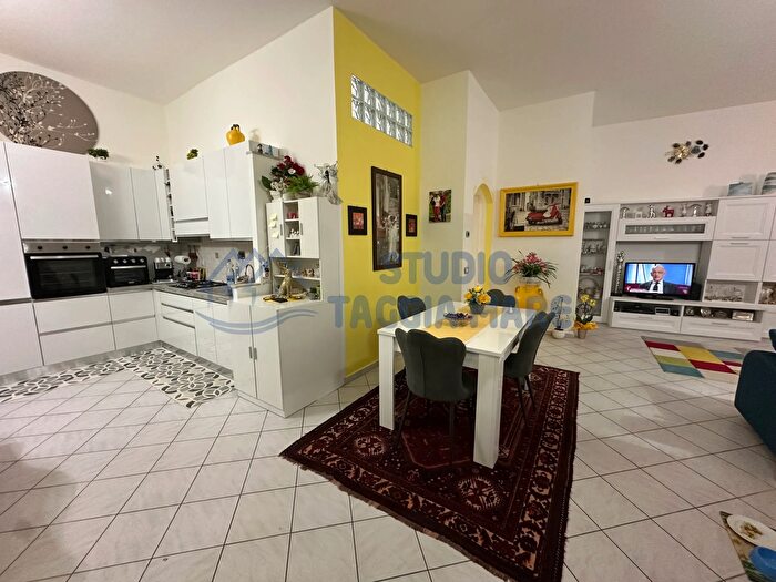 Appartamento in vendita in Via Zeffiro Massa, Sanremo