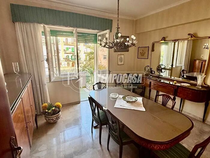Appartamento trilocale in vendita in Via Giulio Cesare, Napoli