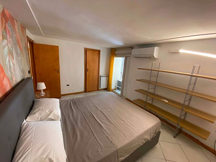 Appartamento monolocale in affitto in Via dei Tribunali, Napoli