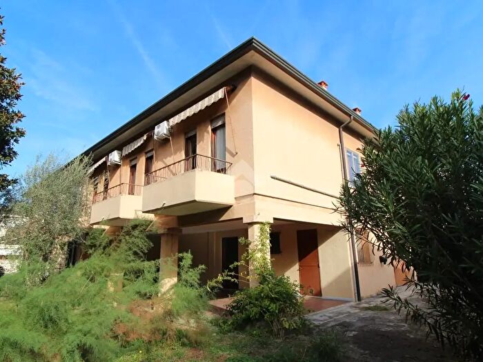 Casa quadrilocale in vendita in Via Lago di Lugano, Vicenza