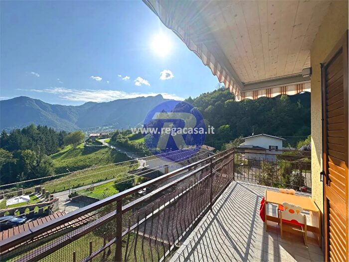 Appartamento con 7 locali in vendita in San Giovanni Bianco