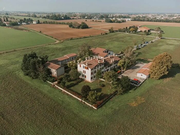 Appartamento con 6 locali in vendita in Via Parenza Alta, Borgo Virgilio