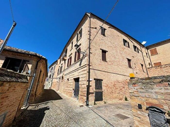 Appartamento con 5 locali in vendita in Via Novembre, Montecosaro