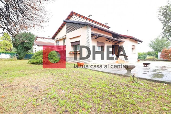 Casa quadrilocale in vendita in Via Roma, Villorba