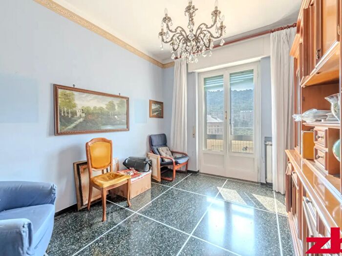 Appartamento con 6 locali in vendita in Via Piacenza, Genova