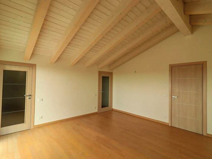 Appartamento con 6 locali in affitto in Piazza Pio X, Centro, Ceggia