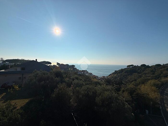 Casa con 10 locali in vendita in Via Pecorile, Celle Ligure