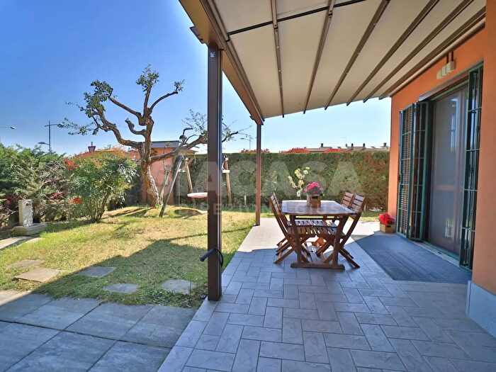 Appartamento trilocale in vendita in Via Sandro Pertini, Roncello