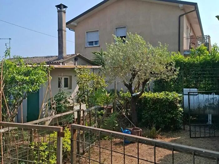 Appartamento con 6 locali in vendita in Camaiore