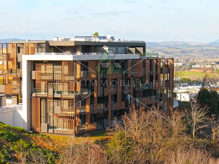 Appartamento quadrilocale in vendita in Via Montegallo, Roma