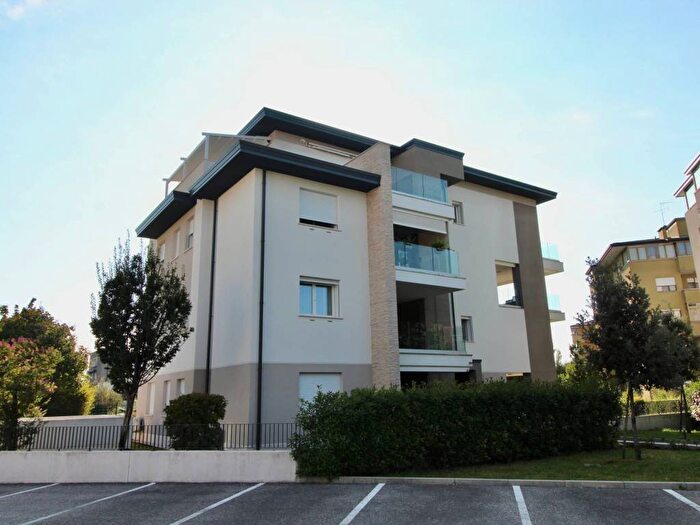 Appartamento con 5 locali in vendita in Via Giulio Locatelli, Rorai Grande Grigoletti, Pordenone