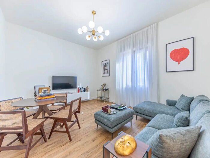 Appartamento bilocale in vendita in Via Capraia, Roma