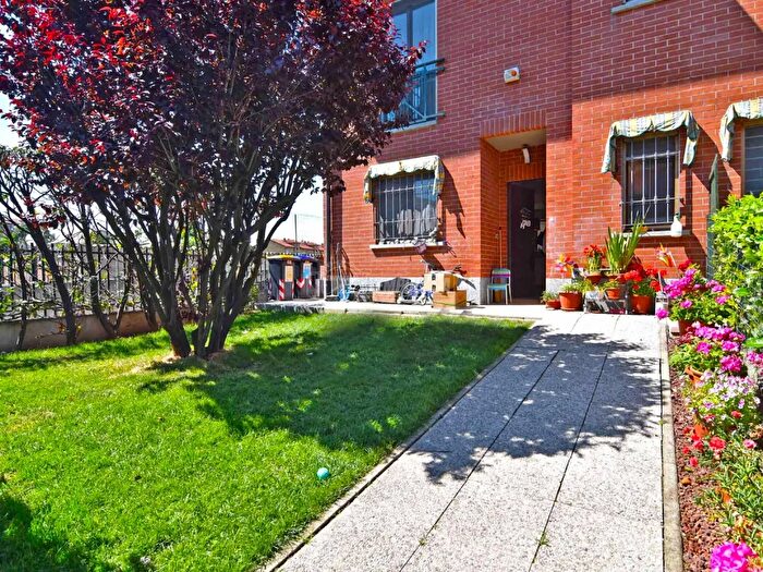 Casa con 6 locali in vendita in Via Alba, Brandizzo