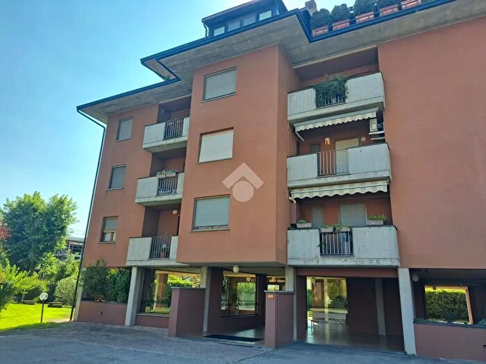 Appartamento trilocale in vendita in Via al Sabbione, Pavia
