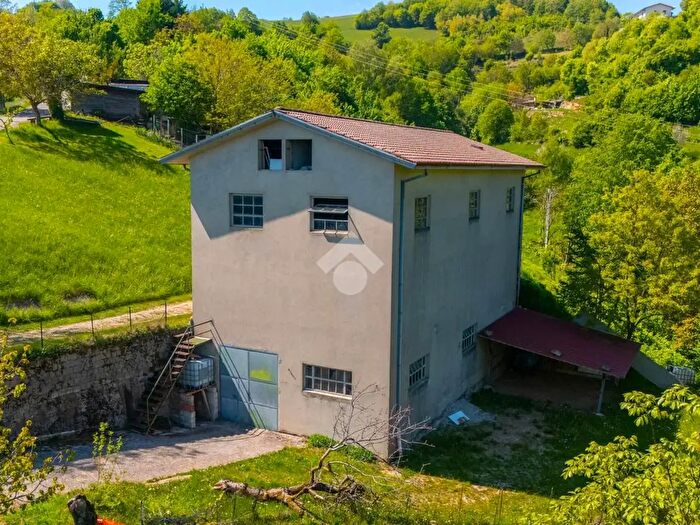 Casa bilocale in vendita in Contrada Volpi, Badia Calavena