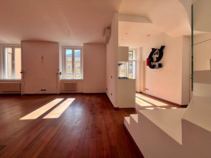 Appartamento trilocale in affitto in Via Francesco Crispi, Centro, Bolzano