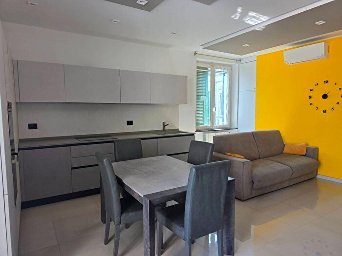 Appartamento trilocale in affitto in Via Alessandro Rimassa, Foce, Genova