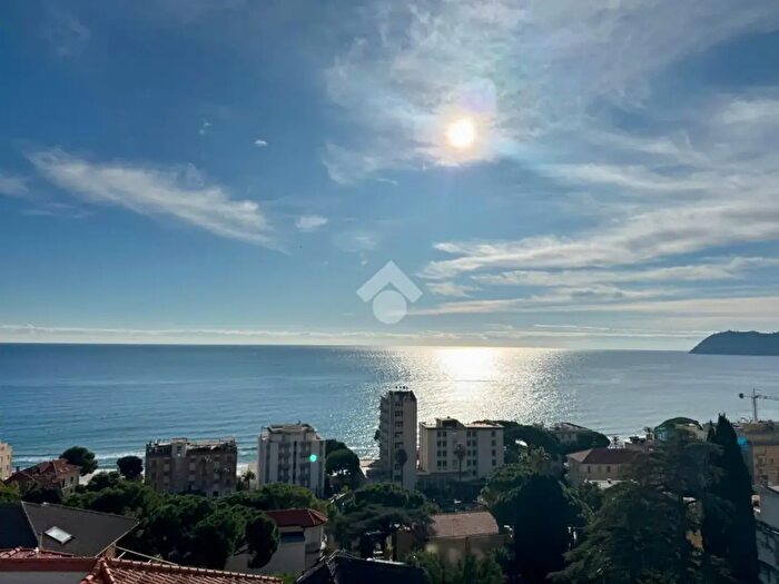 Appartamento quadrilocale in vendita in Regione Paradiso, Alassio