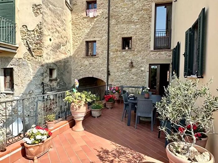 Appartamento con 6 locali in vendita in Via del Borgo a, Montescudaio
